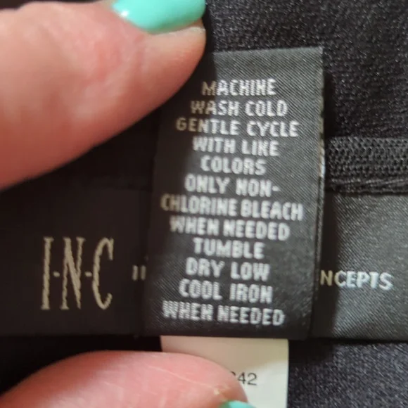 Beautiful Flowered INC Blouse - Picture 8 of 8